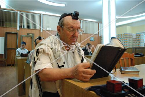 תפילה בבית הכנסת