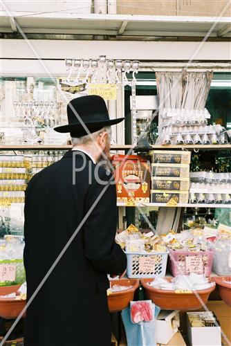 קניית מוצרים לחנוכה