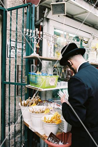 קניית מוצרים לחנוכה