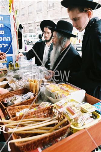 קניית מוצרים לחנוכה