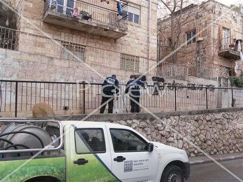 מנקים את ה'גרפיטי' ברחובות ירושלים