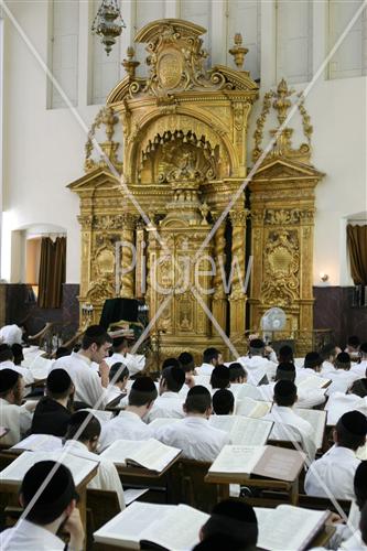 Poniviz Yeshiva