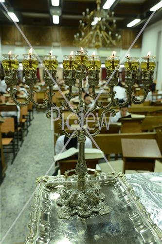 נרות חנוכה בבית המדרש