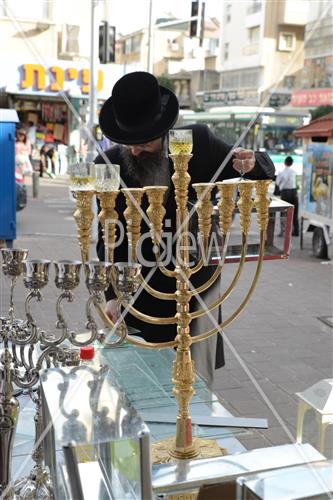 מכירת חנוכיות