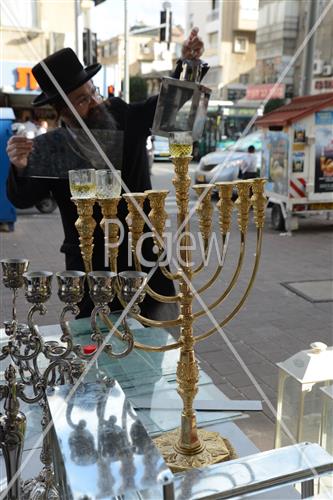 מכירת חנוכיות