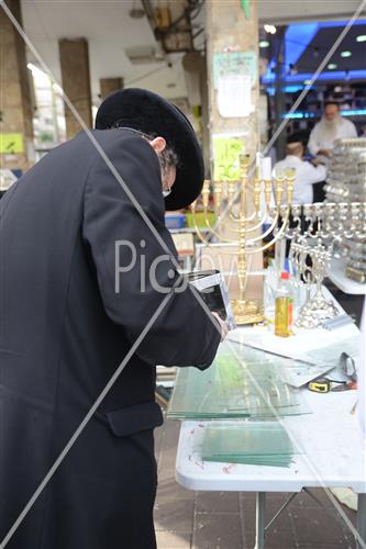 מכירת חנוכיות