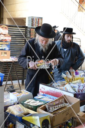 מכירת חנוכיות