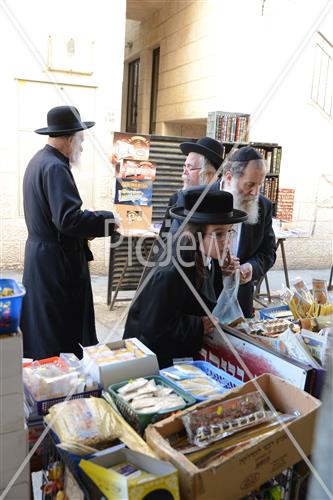 מכירת חנוכיות