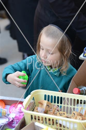 מכירת חנוכיות