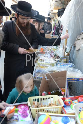 מכירת חנוכיות