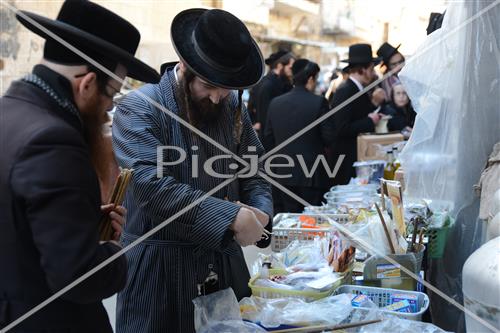 מכירת חנוכיות