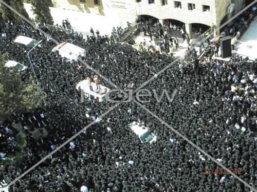 ממעוף הציפור: הלווית הגרח"פ שיינברג זצ"ל בירושלים	