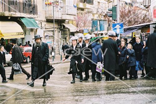 ילדים משחקים ברחוב