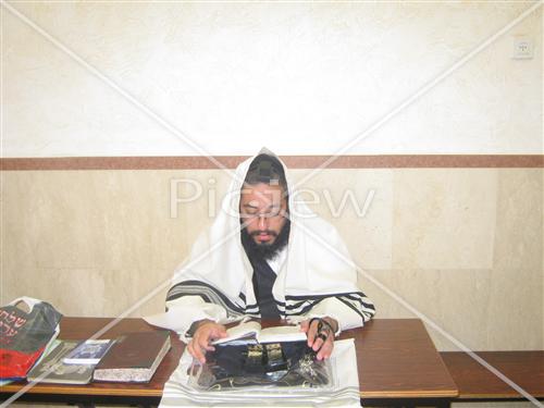 יהודי בתפילה