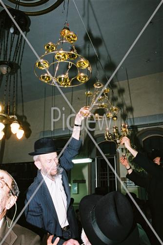 Oil synagogue in honor of Lag BaOmer