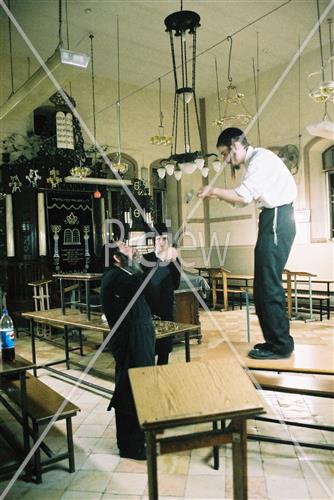 Oil synagogue in honor of Lag BaOmer