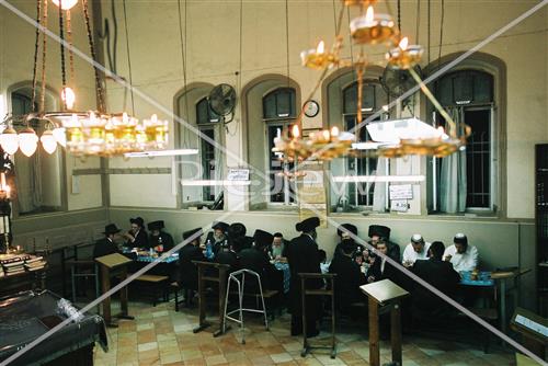 Oil synagogue in honor of Lag BaOmer