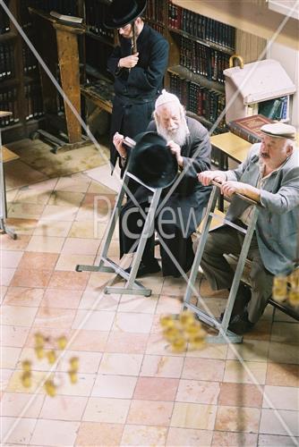 Oil synagogue in honor of Lag BaOmer