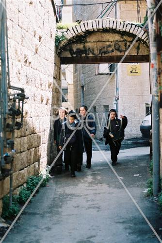 ילדים בדרך לחיידר