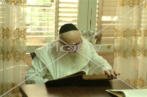 Rabbi Nissim Karlitz