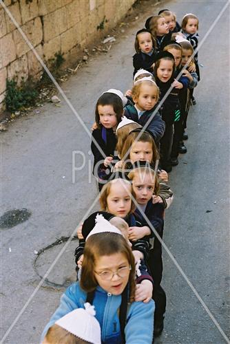 ילדים לומדים בתלמוד תורה