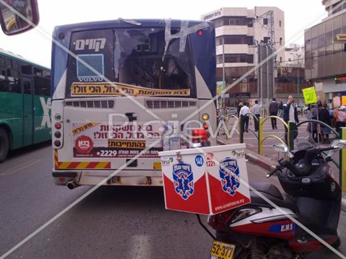 נס בבני ברק- מספר נפגעים קל בתאונה בין אוטובוסים