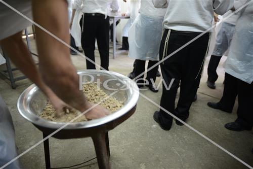 Baking matzos