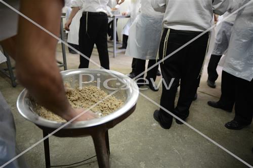 Baking matzos