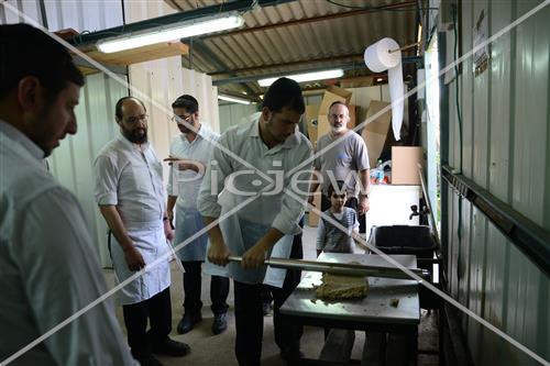 Baking matzos