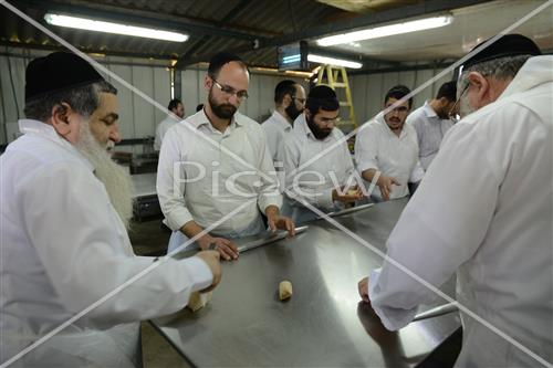 Baking matzos