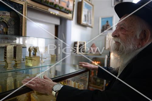 Yosele artist from Mea Shearim