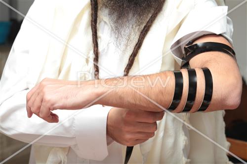 Jews pray
