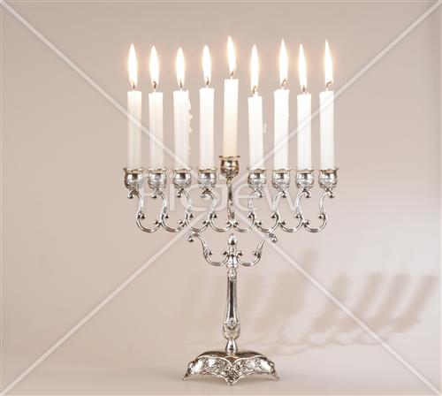 חנוכיה מכסף