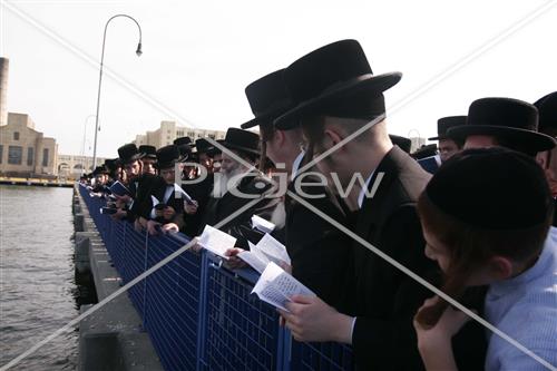 tashlich in Bobov