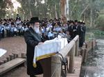 The Rebbe and Chassidim do Tashlich for the Day of Atonement