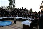 The Rebbe and Chassidim do Tashlich for the Day of Atonement