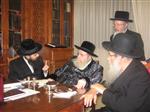 The Rebbe and Chassidim do Tashlich for the Day of Atonement