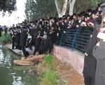 The Rebbe and Chassidim do Tashlich for the Day of Atonement