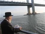 The Rebbe and Chassidim do Tashlich for the Day of Atonement