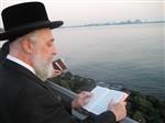 The Rebbe and Chassidim do Tashlich for the Day of Atonement