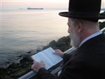 The Rebbe and Chassidim do Tashlich for the Day of Atonement