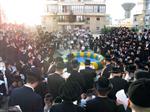 The Rebbe and Chassidim do Tashlich for the Day of Atonement