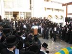 The Rebbe and Chassidim do Tashlich for the Day of Atonement