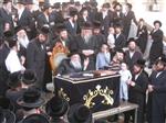 The Rebbe and Chassidim do Tashlich for the Day of Atonement