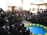 The Rebbe and Chassidim do Tashlich for the Day of Atonement