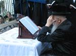 The Rebbe and Chassidim do Tashlich for the Day of Atonement