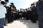 The Rebbe and Chassidim do Tashlich for the Day of Atonement