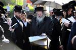 The Rebbe and Chassidim do Tashlich for the Day of Atonement