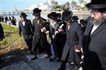 The Rebbe and Chassidim do Tashlich for the Day of Atonement