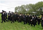 The Rebbe and Chassidim do Tashlich for the Day of Atonement